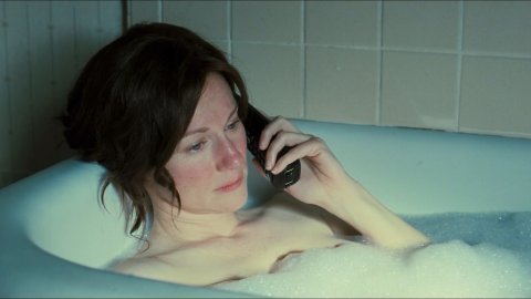 Laura Linney - Nude Scenes in The Savages (2007)