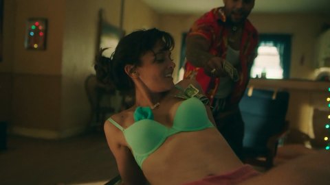 Frankie Shaw, Samara Weaving - Nude Scenes in SMILF s02e08 (2019)