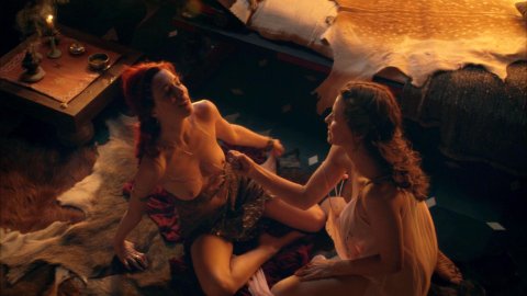 Lucy Lawless, Jaime Murray - Nude Scenes in Spartacus s01e01 (2011)