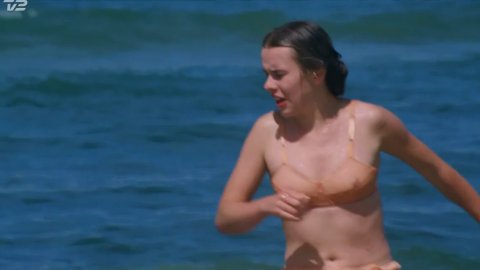 Laura Kjær - Nude Scenes in Seaside Hotel s06e01 (2019)
