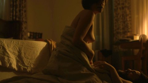 Elisabeth Moss - Nude Scenes in Top of the Lake s02e06 (2017)