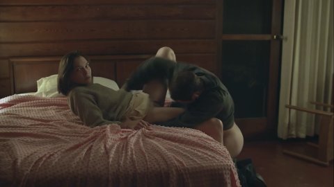 Hannah Gross, Lowell Hutcheson - Nude Scenes in The Mountain Between Us (2018)