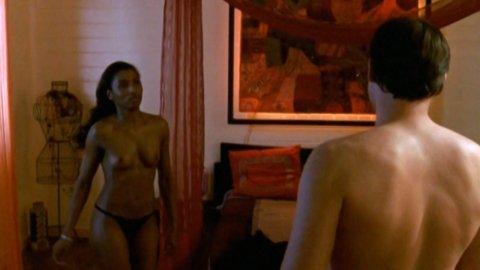 Sara Martins - Nude Scenes in Les secrets du volcan s01e03 (2006)