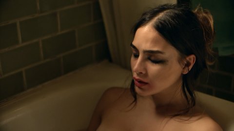 Melissa Barrera - Nude Scenes in Vida s02e07 (2019)