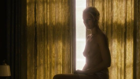 Anne Schramm, Hannah Herzsprung - Nude Scenes in The Taste of Apple Seeds (2013)