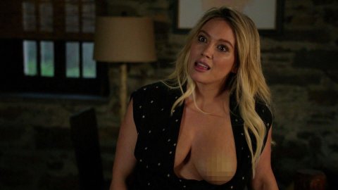 Hilary Duff - Nude Scenes in Younger s04e03 (2017)