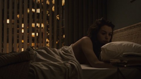 Anne Hathaway - Nude Scenes in Passengers (2008)