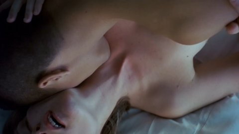 Kirsten Dunst - Nude Scenes in Crazy/Beautiful (2001)