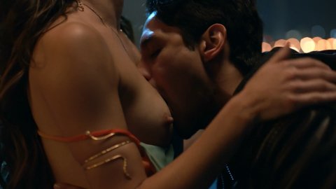 Melissa Barrera - Nude Scenes in Vida s02e08 (2019)