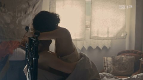 Julia Rosnowska, Pamela Adamik, Pola Blasik, Zuzanna Zielinska - Nude Scenes in Drogi wolności s01e12 (2018)