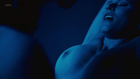 Louise Clos, Raquel Rocha - Nude Scenes in The Mechanism s01e02 (2018)