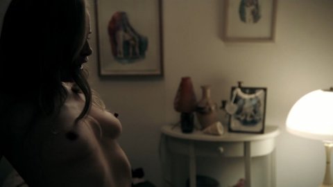 Inez Bjorg David - Nude Scenes in Neu in unserer Familie - Zwei Eltern zu viel (2016)