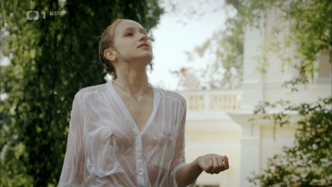 Anna Kaderavkova - Nude Scenes in Škoda lásky s01e09 (2013)
