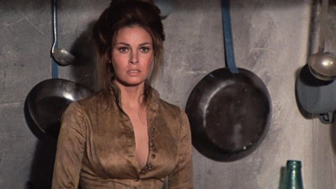 Raquel Welch - Nude Scenes in Hannie Caulder (1972)