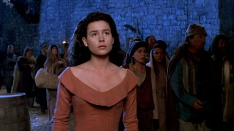 Embeth Davidtz - Nude Scenes in Army of Darkness (1992)