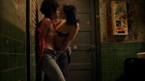 Mishel Prada, Roberta Colindrezs - Nude Scenes in Vida s02e10 (2019)