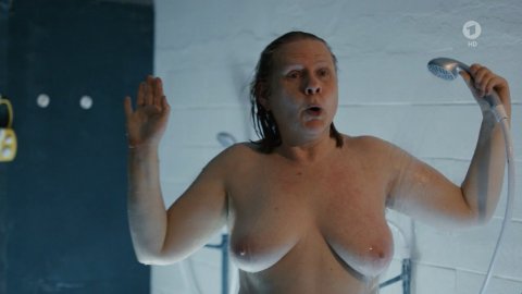 Hildegard Schroedter - Nude Scenes in Nebelwand - Der Usedom Krimi (2017)