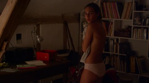 Lola Saint-Gilles - Nude Scenes in Adèle en août (2016)