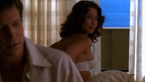 Julie Warner - Nude Scenes in Nip/Tuck s01e09 (2003)