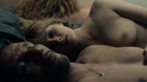 Sarah Pasquier, Nadia Tereszkewicz - Nude Scenes in Persona non grata (2019)