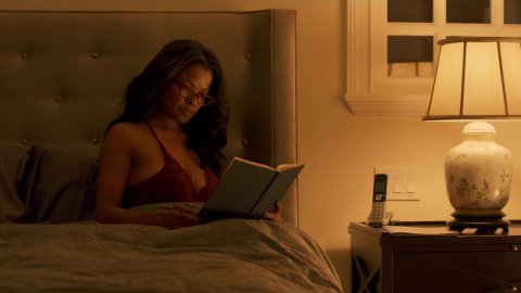 Keesha Sharp - Nude Scenes in Lethal Weapon s01e01 (2016)